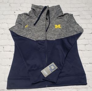 Women's zippered Sweatshirt.